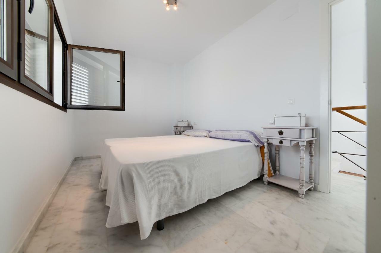 Apartamentos Villas Flamenco Rentals โกนิล เด ลาฟรอนเตรา ภายนอก รูปภาพ