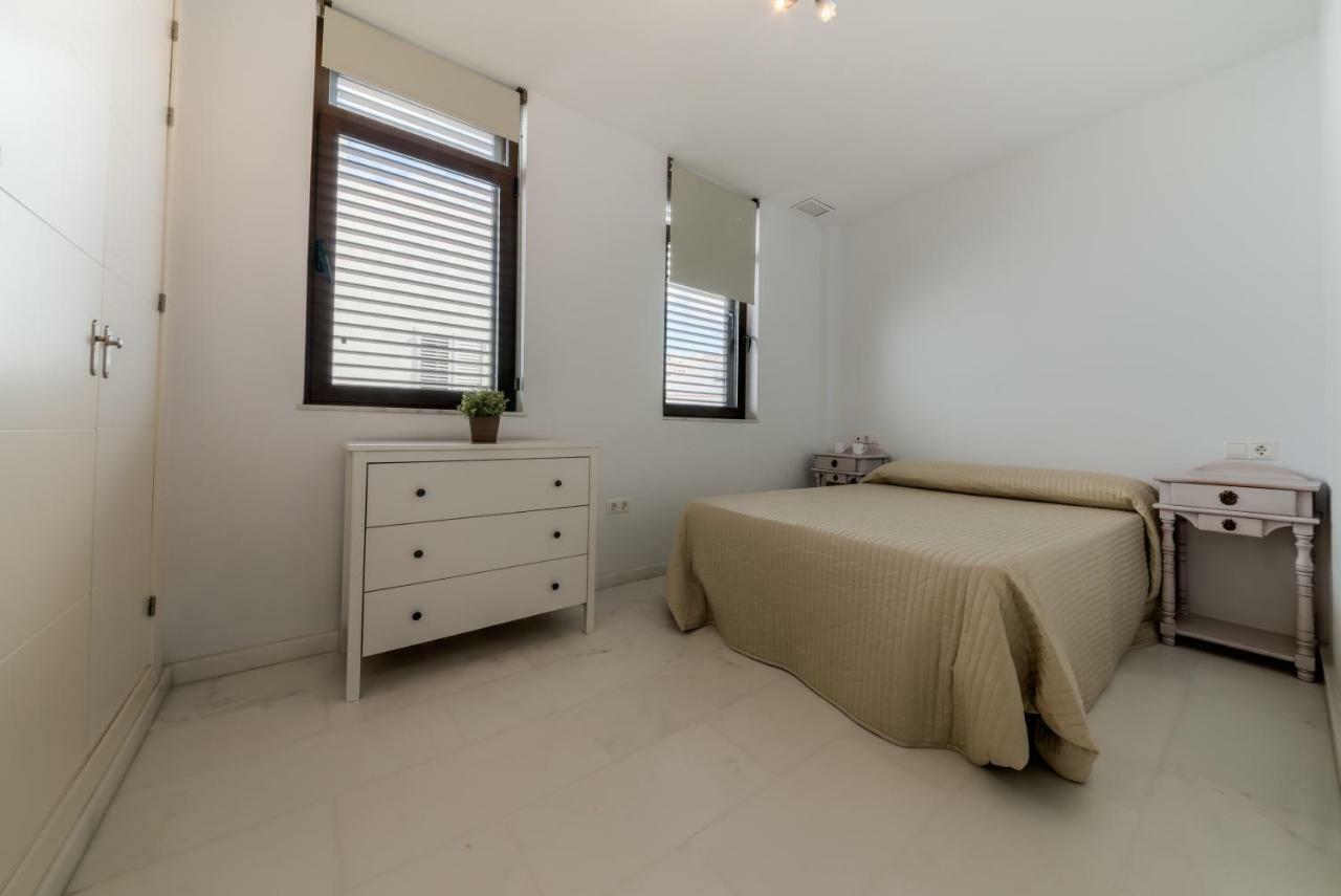 Apartamentos Villas Flamenco Rentals โกนิล เด ลาฟรอนเตรา ภายนอก รูปภาพ